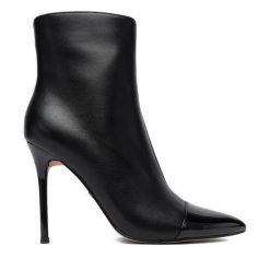 Botki Nine West. Czarne botki Nine West, bez wzorów, bez obcasa, na szpilce, bez zapięcia. Za 239.99 zł.