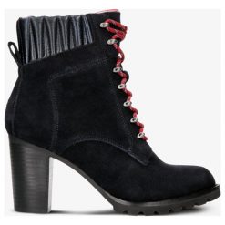 Tommy Hilfiger Basic Hiking Heeled Boot Suede buty damskie, granatowy, rozmiar 41. Niebieskie buty trekkingowe Tommy Hilfiger, na zimę, z materiału, przed kolano, bez zapięcia. W wyprzedaży za 489.99 zł.