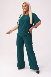 Elegancki komplet Rosa w kolorze butelkowej zieleni bluzka i spodnie na wesele PLUS SIZE XXL. Zielone bluzki Moda Size Plus Iwanek, plus size, bez wzorów, z elastanu, biznesowe, bez kołnierzyka, plus size, bez ramiączek. Za 489.90 zł.