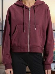 Bluza z kapturem z zapięciem - czerwony. Czerwone bluzy Sinsay, l, bez wzorów, bez ramiączek, z kapturem. W wyprzedaży za 27.99 zł.