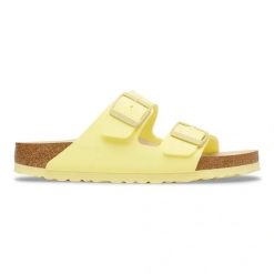 BIRKENSTOCK Arizona BFBC Popcorn Klapki damskie. Żółte klapki Birkenstock, bez wzorów, klasyczne, bez obcasa, bez zapięcia. Za 399.99 zł.