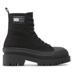 Botki Tommy Hilfiger. Czarne botki Tommy Hilfiger, bez wzorów, bez obcasa, na płaskiej podeszwie, bez zapięcia. Za 369.99 zł.