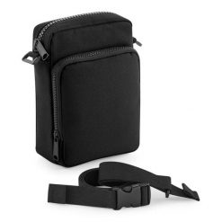 Torba na ramię Bag Base Modulr™. Czarne torby sportowe BAGBASE, bez wzorów, z poliesteru, na ramię. Za 58.60 zł.