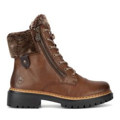 Botki Rieker. Brązowe botki Rieker, bez wzorów, bez obcasa, na płaskiej podeszwie, bez zapięcia. Za 335.00 zł.