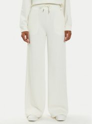 Guess Spodnie palazzo Peony V4BB02 KCHR2 Biały Relaxed Fit. Białe spodnie materiałowe Guess, z aplikacjami, z materiału. Za 239.09 zł.