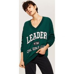 Bluza z napisem - Khaki. Bluzy marki House. W wyprzedaży za 39.99 zł.
