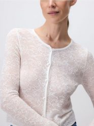 Sweter z koronki - biały. Białe swetry Reserved, l, bez wzorów, z dzianiny, klasyczne, bez ramiączek. Za 119.99 zł.