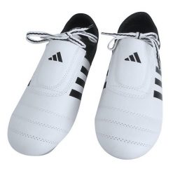 Buty do taekwondo adidas Adi Kick. Białe buty treningowe adidas, bez wzorów, z gumy, bez zapięcia, na fitness i siłownię. Za 273.40 zł.
