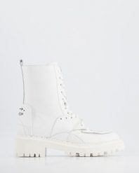 BIAŁE BOTKI DAMSKIE 00109724D WHITE. Białe botki Venezia, bez wzorów, ze skóry, bez obcasa, bez zapięcia. Za 299.00 zł.