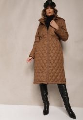 Brązowa Kurtka z Pikowanymi Przeszyciami w Kratkę oraz Wewnętrznymi Ściągaczami w Pasie Tiliona. Brązowe kurtki Renee, m, bez wzorów, z jeansu, bez kaptura. Za 279.99 zł.