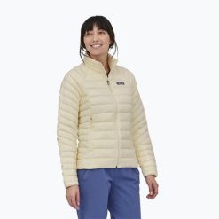 Kurtka puchowa damska Patagonia Down Sweater. Białe kurtki Patagonia, bez wzorów, z puchu, bez kaptura. Za 939.99 zł.