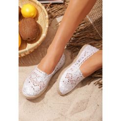 Srebrne Espadryle Satisfyingly. Espadryle marki Born2be. Za 49.99 zł.