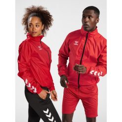 Kurtka ortalionowa piłkarska dla dorosłych Hummel Core XK Spray Jacket. Czerwone kurtki Hummel, xl, bez wzorów, sportowe, bez kaptura. Za 168.00 zł.