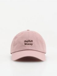 Czapka z daszkiem - brudny róż. Czerwone czapki z daszkiem Reserved, bez wzorów. Za 59.99 zł.