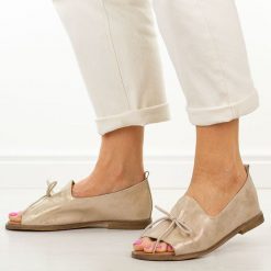 Złote skórzane płaskie sandały damskie Potocki 12824. Żółte sandały POTOCKI, bez wzorów, z jeansu, eleganckie, bez obcasa, na płaskiej podeszwie, bez zapięcia. Za 219.00 zł.