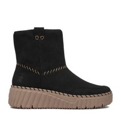 Botki Rieker. Czarne botki Rieker, bez wzorów, bez obcasa, na płaskiej podeszwie, bez zapięcia. Za 389.99 zł.