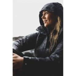 Kurtka uniwersalna damska Helly Hansen W Aden Jacket. Czarne kurtki Helly Hansen, l, bez wzorów, z syntetyku, casualowe, z kapturem. Za 724.00 zł.