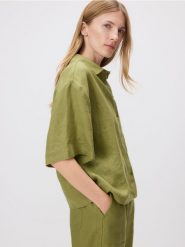 Lniana koszula z krótkimi rękawami - zielony. Zielone koszule Reserved, l, bez wzorów, bez kołnierzyka, bez ramiączek. Za 139.99 zł.