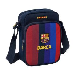 Praktyczna torba boczna FC Barcelona 2026-27. Torby sportowe safta, bez wzorów, z materiału, na ramię. Za 130.20 zł.