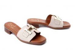 Oh! My Sandals 5890 doya hielo, klapki damskie. Brązowe klapki Oh My Sandals, bez wzorów, ze skóry, bez obcasa, bez zapięcia. Za 289.90 zł.