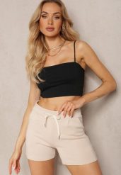 Jasnobeżowe Szorty High Waist przed Kolano Saxonia. Brązowe szorty Renee, bez wzorów. W wyprzedaży za 35.99 zł.
