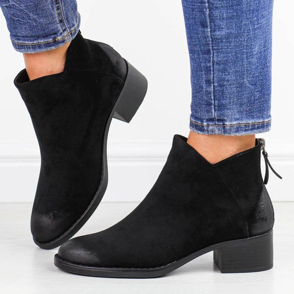 Czarne zamszowe botki damskie Potocki 12472. Czarne botki POTOCKI, bez wzorów, z jeansu, eleganckie, z okrągłym noskiem, bez obcasa, na płaskiej podeszwie, bez zapięcia. Za 219.00 zł.