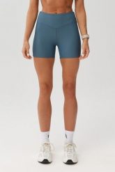 Damskie spodenki szorty sportowe fitness Rough Radical Aven Shorts. Czarne szorty sportowe ROUGH RADICAL, bez wzorów, z dzianiny, z podwyższonym stanem, do biegania. Za 149.90 zł.