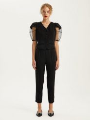 BGN Bluzka w kolorze czarnym rozmiar: 36. Czarne bluzki BGN, bez wzorów, bez kołnierzyka, bez ramiączek. Za 130.99 zł.