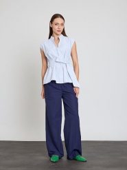 BGN Bluzka w kolorze błękitnym rozmiar: 38. Niebieskie bluzki BGN, bez wzorów, z tkaniny, bez kołnierzyka, bez ramiączek. Za 86.99 zł.