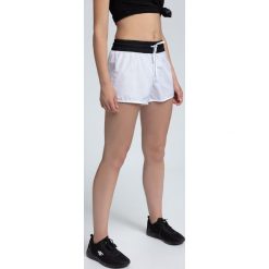 Spodenki plażowe damskie SKDT203 - biały. Szorty marki Nike. Za 59.99 zł.