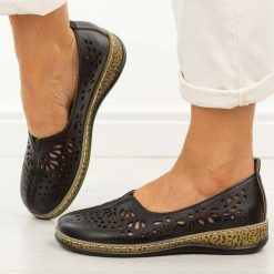 Czarne ażurowe półbuty damskie Potocki 90392. Czarne półbuty wsuwane POTOCKI, na lato, w ażurowe wzory, z jeansu, eleganckie, bez obcasa, na płaskiej podeszwie. Za 149.00 zł.