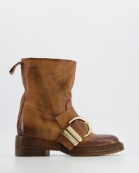 BRĄZOWE BOTKI Z KLAMRĄ F659K23 AFR CUOI. Brązowe botki Venezia, bez wzorów, ze skóry, bez obcasa, bez zapięcia. Za 559.00 zł.