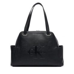 Torebka Calvin Klein. Czarne torebki klasyczne Calvin Klein, bez wzorów, klasyczne, bez dodatków. Za 649.99 zł.
