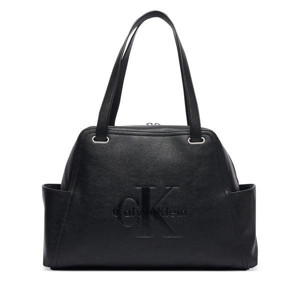 Torebka Calvin Klein. Czarne torebki klasyczne Calvin Klein, bez wzorów, klasyczne, bez dodatków. Za 584.99 zł.