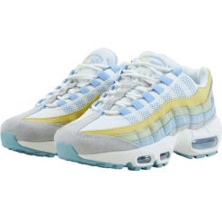 Damskie Zamszowe Buty Sportowe Air Max 95. Białe buty sportowe lifestyle Nike, na zimę, bez wzorów, z zamszu, sportowe, bez zapięcia. Za 754.99 zł.