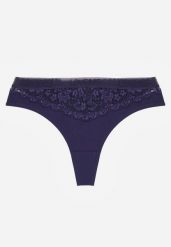 Granatowe Majtki Stringi z Bawełną Ozdobione Koronką Thelanthe. Niebieskie stringi Born2be, z aplikacjami, z bawełny. Za 7.99 zł.