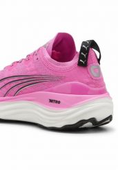 Damskie buty do biegania ForeverRun NITRO™ PUMA Poison Pink Black. Czarne buty do biegania Puma, na wiosnę, bez wzorów, bez zapięcia, do biegania. Za 499.99 zł.