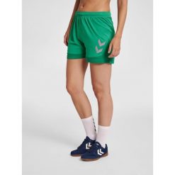 Damskie Szorty z poliestru Hummel Lead. Zielone szorty sportowe Hummel, bez wzorów, z materiału, z standardowym stanem, do piłki nożnej. Za 151.50 zł.