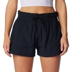 Spodenki sportowe damskie Boundless Trek Active Short. Czarne szorty sportowe Columbia, bez wzorów, z elastanu. Za 179.99 zł.