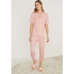 Women'secret piżama SOFT TOUCH SUMMER damska kolor różowy. Czerwone piżamy women'secret, l, bez wzorów, z materiału, bez kołnierzyka, bez ramiączek, krótkie. W wyprzedaży za 144.99 zł.