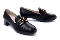 RIEKER 45052-00 black, półbuty damskie. Czarne czółenka Rieker, bez wzorów, ze skóry, bez obcasa, na obcasie, bez zapięcia. Za 369.90 zł.