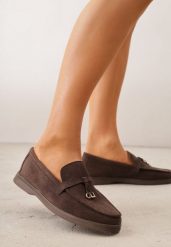 Ciemnobrązowe Lekkie Mokasyny VICES z Metalowymi Ozdobami i Skórzaną Wkladką Adrialee. Brązowe mokasyny Born2be, bez wzorów, z materiału, z okrągłym noskiem. Za 89.99 zł.