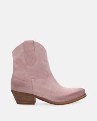 ZAMSZOWE KOWBOJKI W KOLORZE RÓŻOWYM 25030 CAM CIPOLL. Czerwone botki Venezia, bez wzorów, ze skóry, bez obcasa, bez zapięcia. Za 639.00 zł.