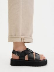 G-Star Raw Sandały CEO-WI16-AVA-01 Czarny. Czarne sandały G-Star, bez wzorów, ze skóry, retro, bez obcasa, na płaskiej podeszwie, bez zapięcia. Za 155.99 zł.