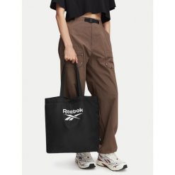 Torebka Reebok. Czarne shopper bag Reebok, bez wzorów, bez dodatków. Za 69.99 zł.