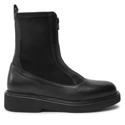 Botki Unisa. Czarne botki Unisa, bez wzorów, bez obcasa, na płaskiej podeszwie, bez zapięcia. Za 349.99 zł.