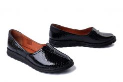 ARTIKER RELAKS 56C0059 czarny, półbuty damskie. Czarne półbuty wsuwane Artiker Relaks, bez wzorów, z gumy, bez obcasa. Za 219.90 zł.