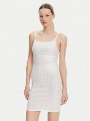 Guess Sukienka dzianinowa W5GK45 Z3MN2 Biały Regular Fit. Białe sukienki Guess, xs, z aplikacjami, z dzianiny, bez kołnierzyka, bez ramiączek. Za 529.99 zł.