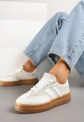 Biało-Beżowe Sneakersy Tenisówki Ozdobione Paskami Falaviela. Białe trampki Renee, bez wzorów, z jeansu, eleganckie, bez zapięcia. W wyprzedaży za 75.99 zł.