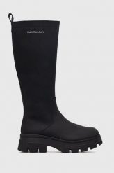 Calvin Klein Jeans kozaki skórzane Chunky Combat damskie kolor czarny na platformie. Czarne kozaki Calvin Klein Jeans, bez wzorów, z gumy, z okrągłym noskiem, bez obcasa, na platformie, bez zapięcia. W wyprzedaży za 642.99 zł.